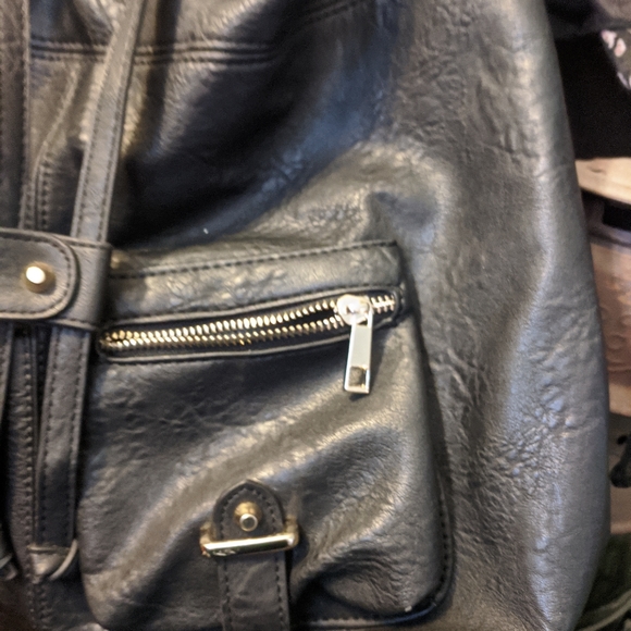 Black 🖤 Just Fab bucket bag. - Picture 3 of 3